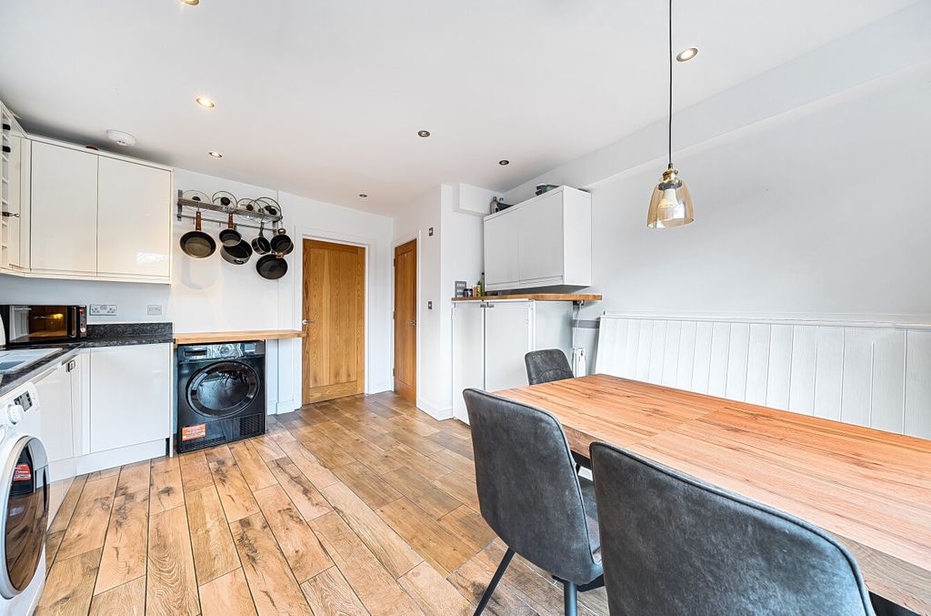 Property photo 3 of 21 1395673-15-695E79...