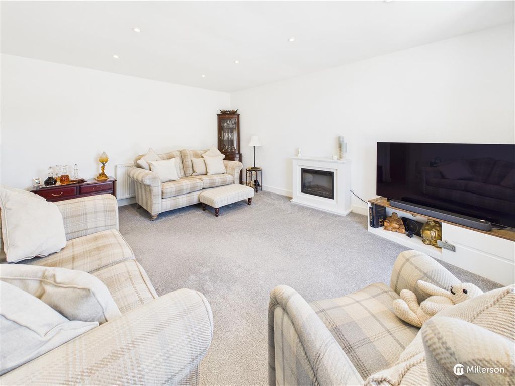 Property photo 2 of 19 Cam05092G0-Pr0062-Still016.Jpg