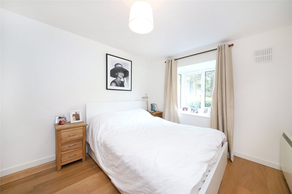 Property photo 3 of 8 Photo 09