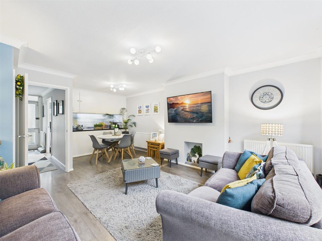 Property photo 2 of 23 Cam02885G0-Pr0495-Still003.Jpg