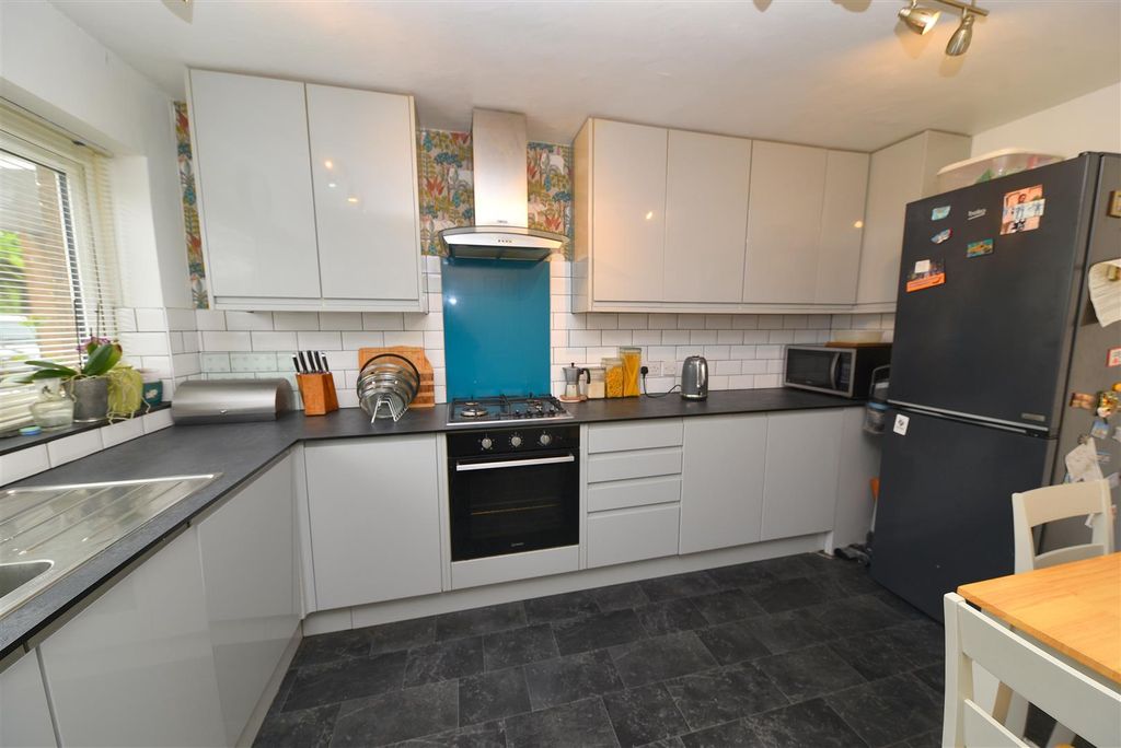 Property photo 1 of 25 Kitchen1.Jpg