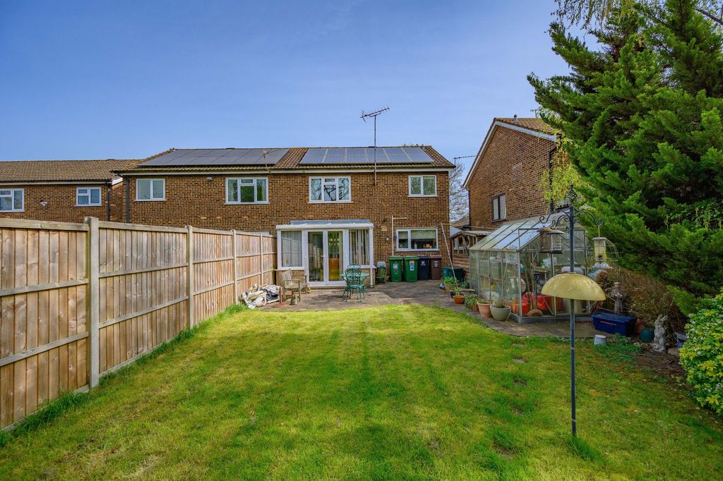 Property photo 2 of 16 Maplefield Three Bedroom Home Park Street St Albans
