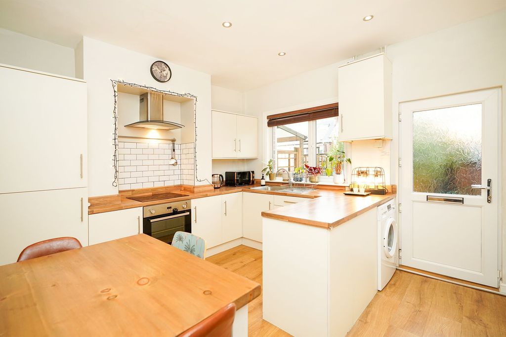 Property photo 3 of 23