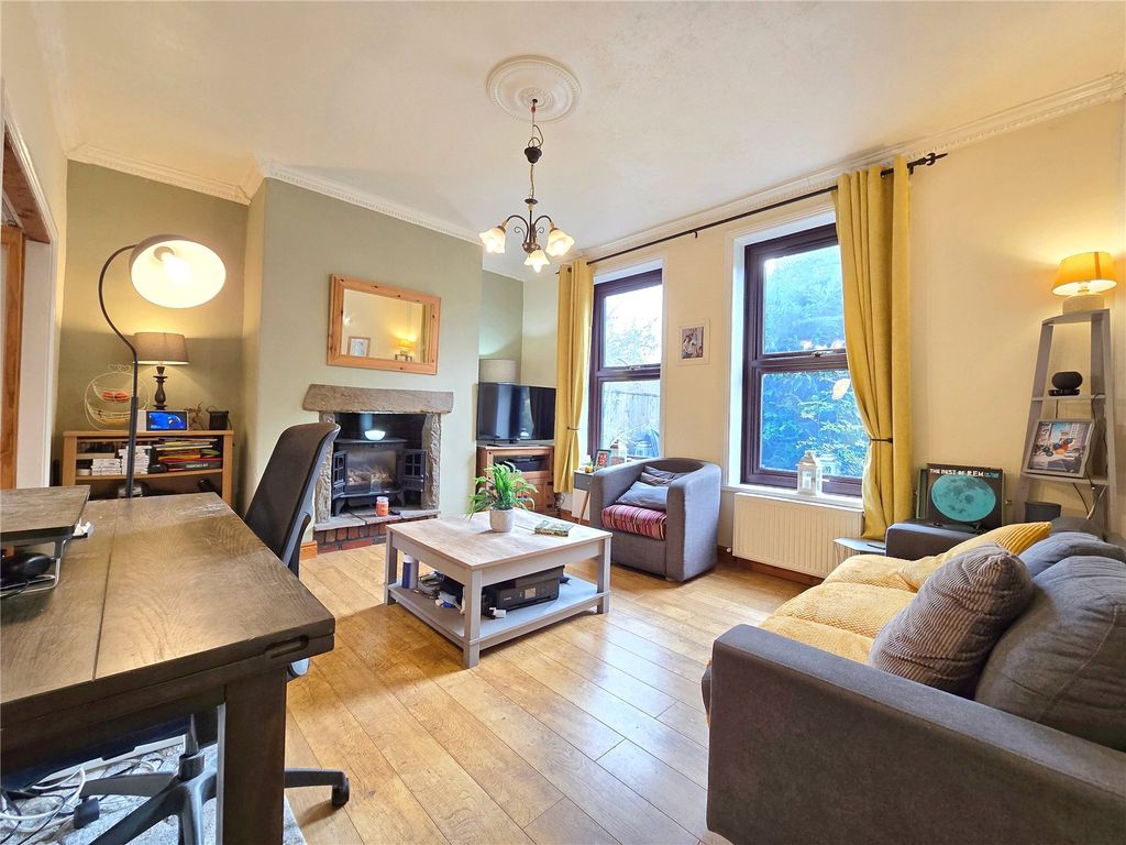 Property photo 1 of 20 Lounge