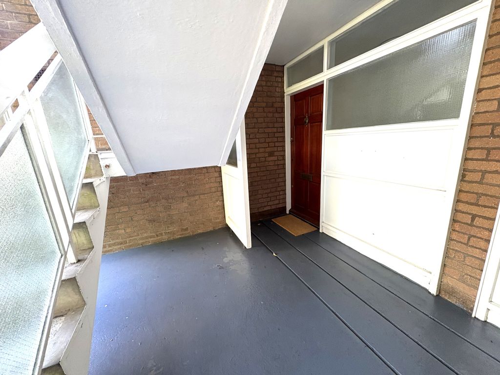 Property photo 2 of 12 Front Door Use