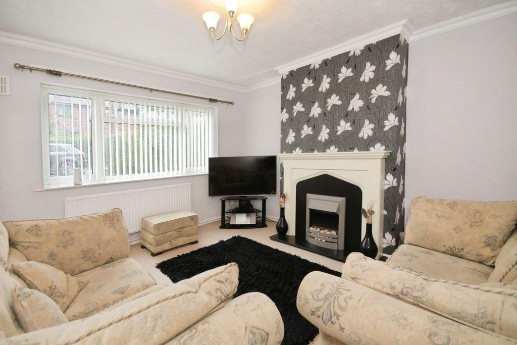 Property photo 2 of 16 Lounge 02.Jpg