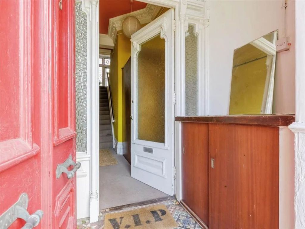 Property photo 3 of 20 B