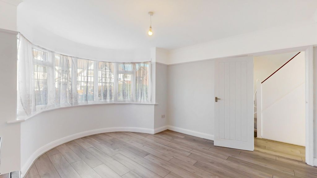 Property photo 3 of 15 4522016