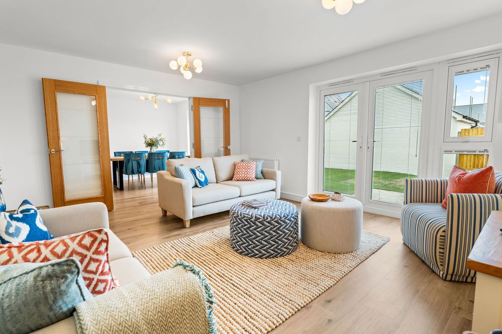 Property photo 3 of 11