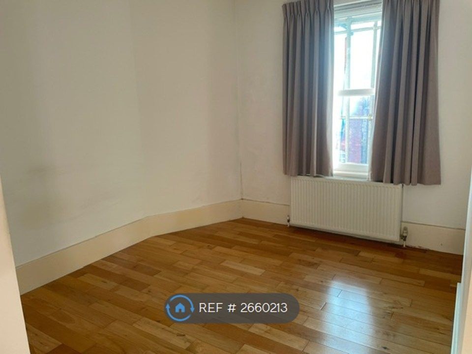 Property photo 3 of 9 Bedroom