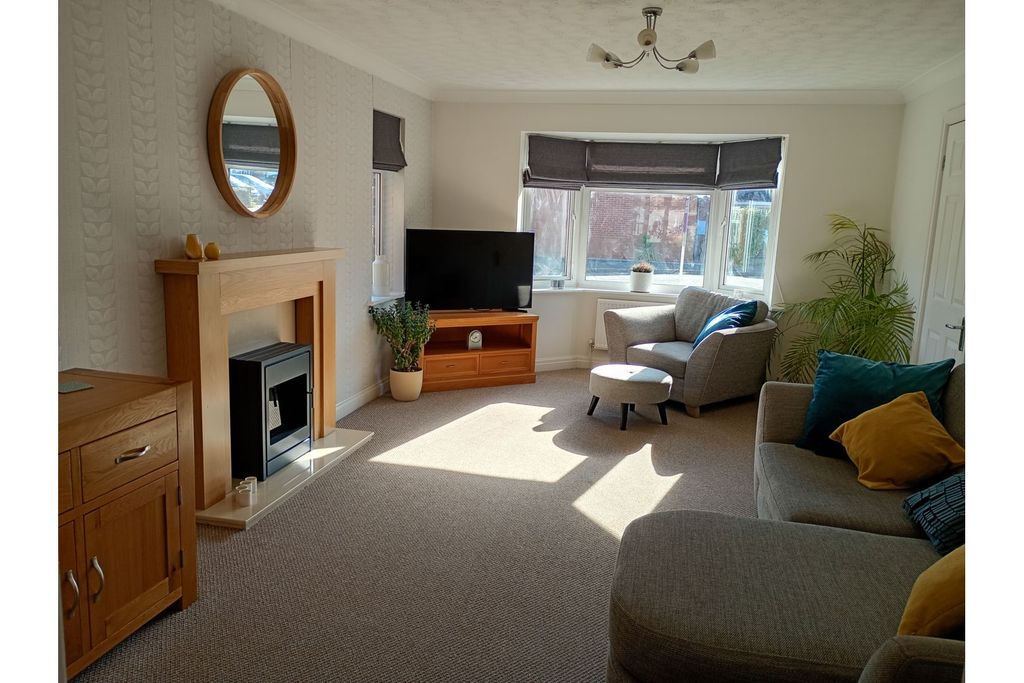 Property photo 2 of 12 Living Room