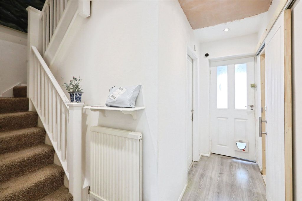 Property photo 3 of 15 Entrance Hall