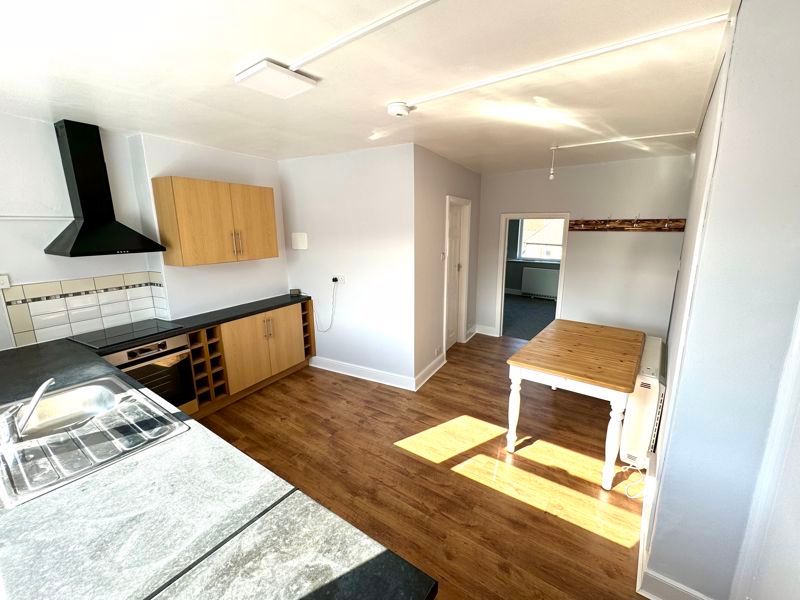 Property photo 2 of 9 Photo 6