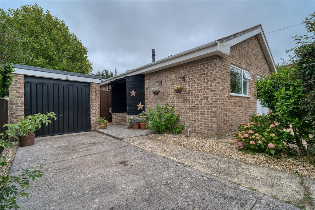Property photo 1 of 10 Front