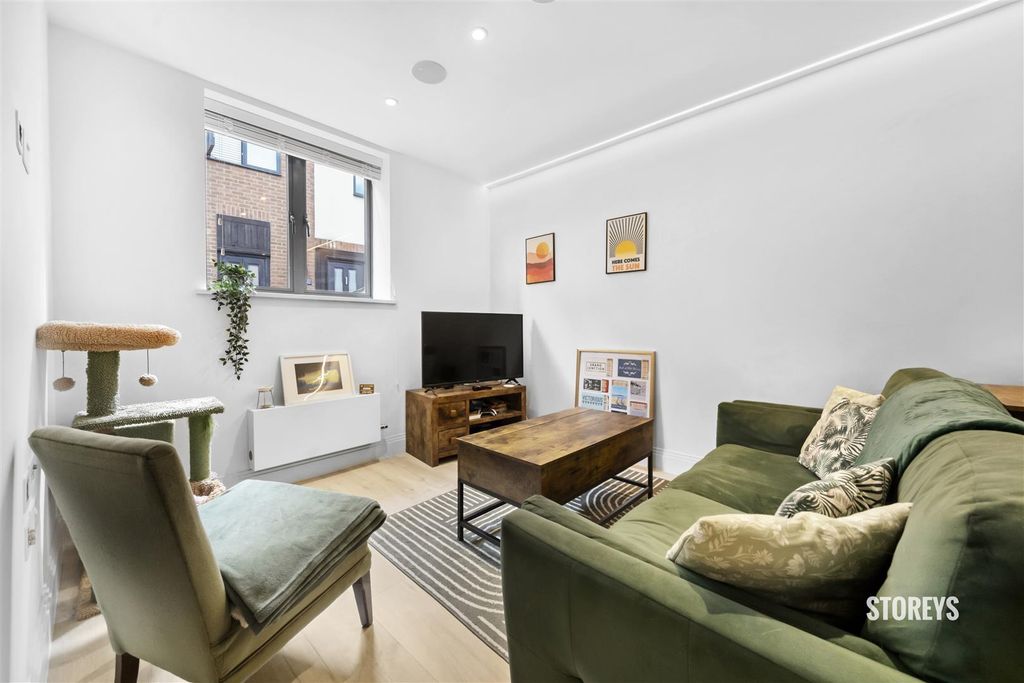 Property photo 2 of 33