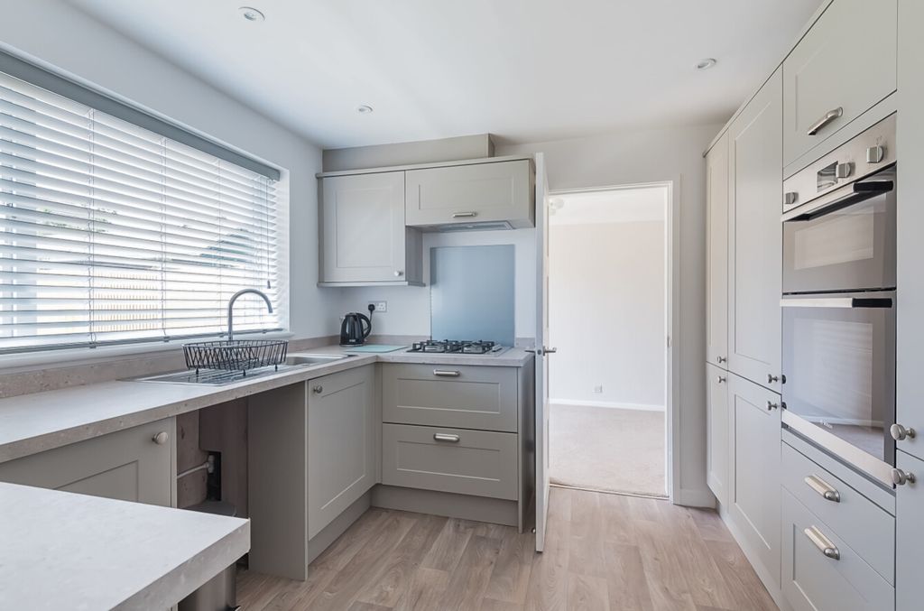 Property photo 3 of 16 1330866-6-6889Fe7De4505