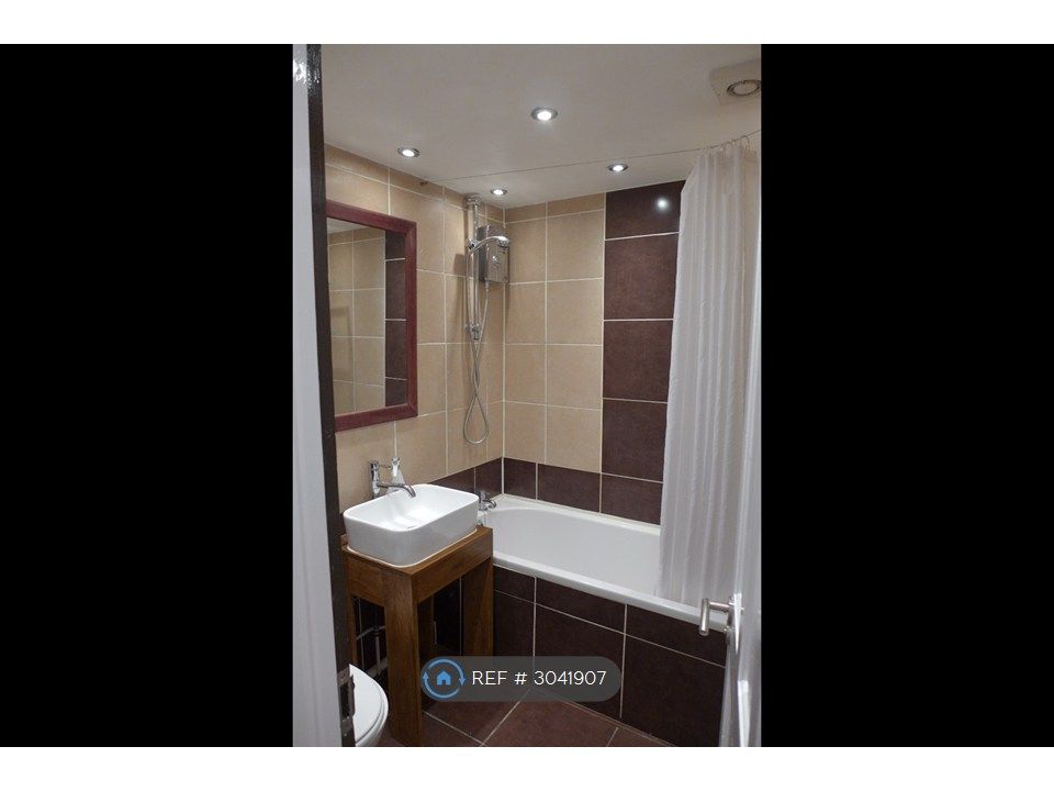 Property photo 3 of 7 Bathroom