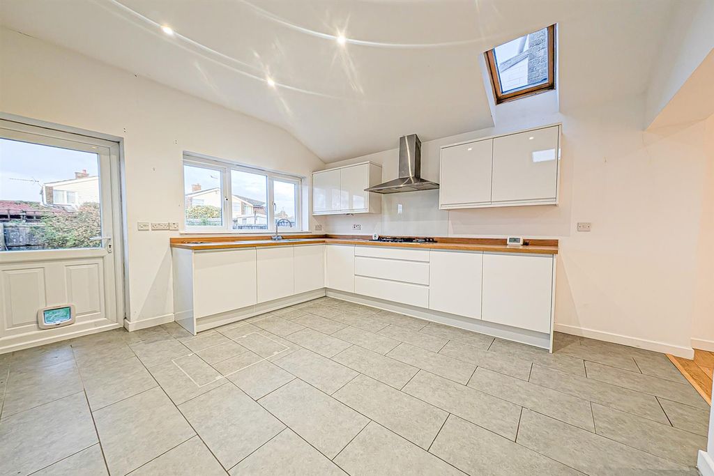 Property photo 3 of 11 Pxl_20251125_153236512.Raw-01. Kitchen.Jpg