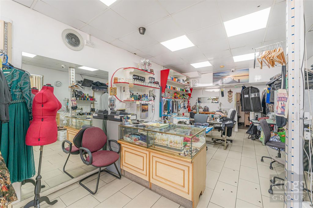 Property photo 3 of 21 Shop