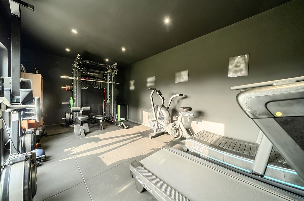 Property photo 3 of 19 1421022-6-69A708F...