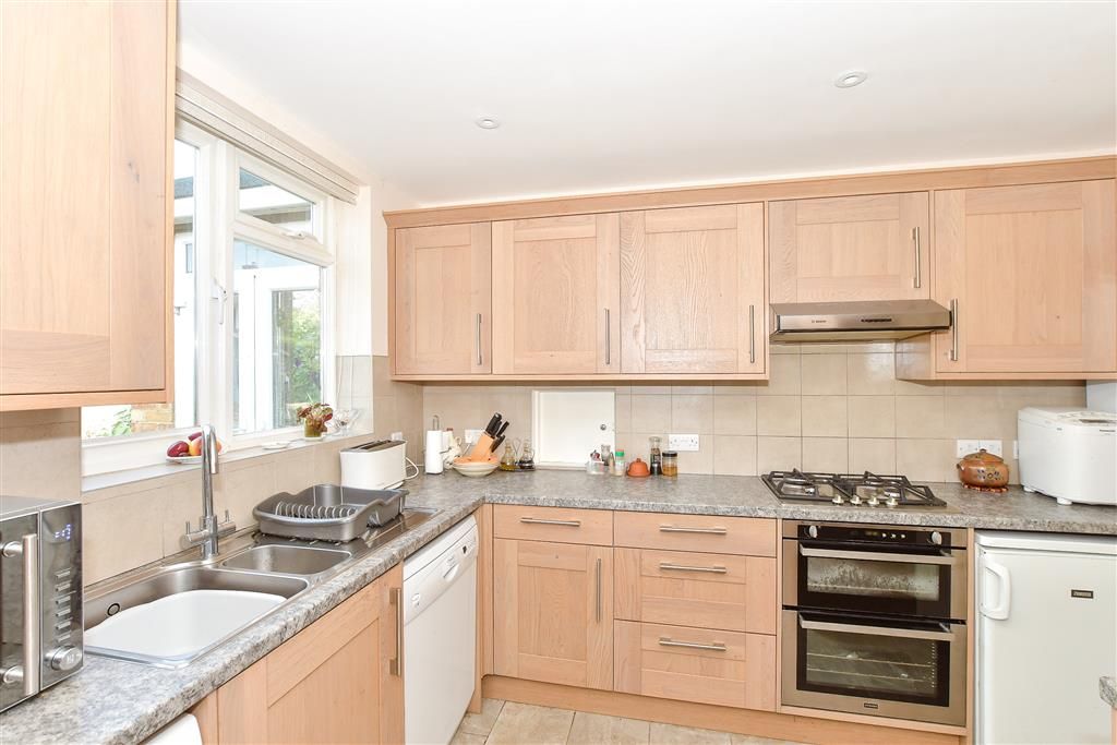 Property photo 3 of 14 Kitchen