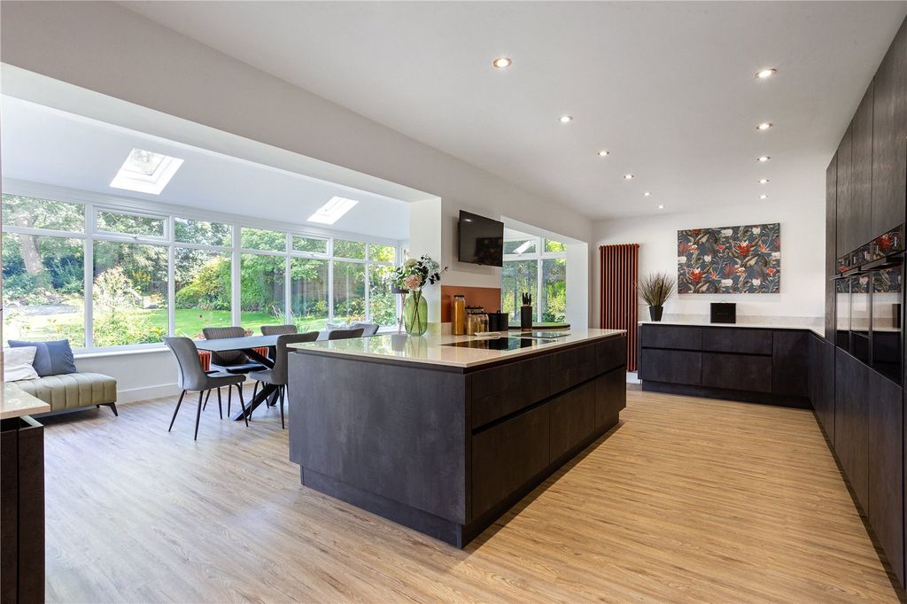 Property photo 3 of 19 Kitchen/ Dining Room