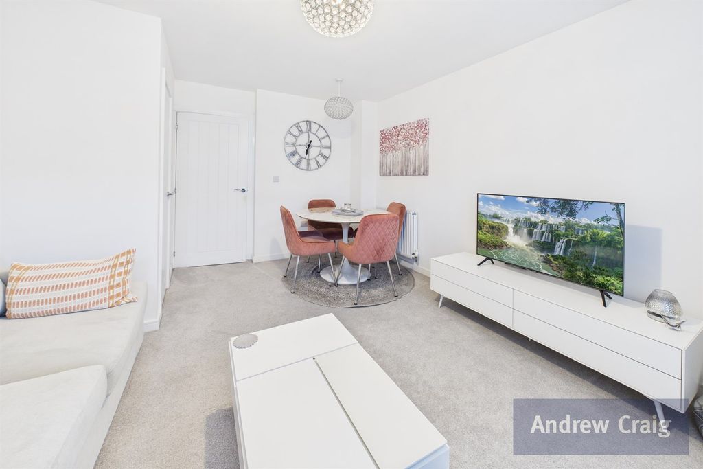 Property photo 3 of 16 Lounge/Diner