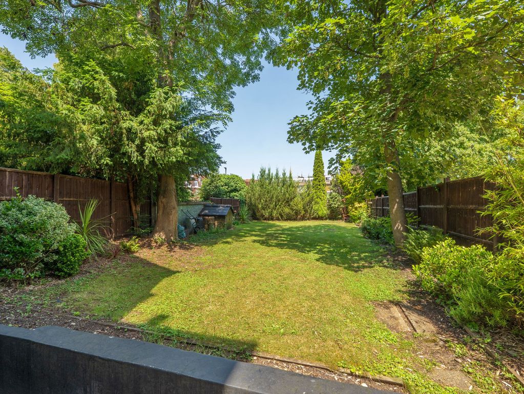 Property photo 3 of 12 Communal Garden