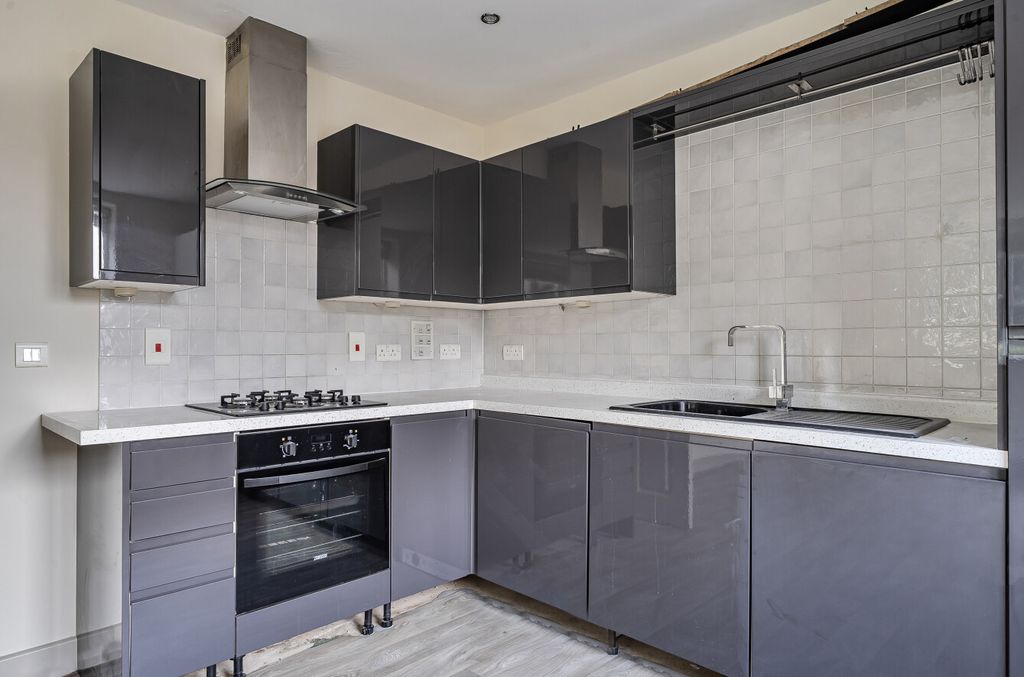 Property photo 3 of 13 1429012-6-69Aeefc...