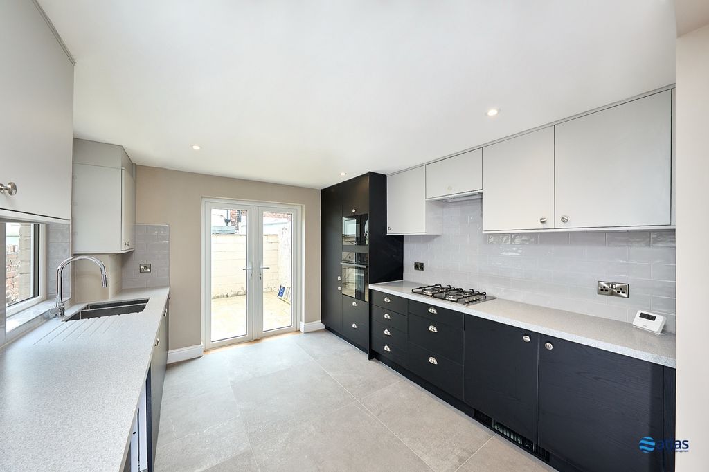 Property photo 2 of 16 Kitchen