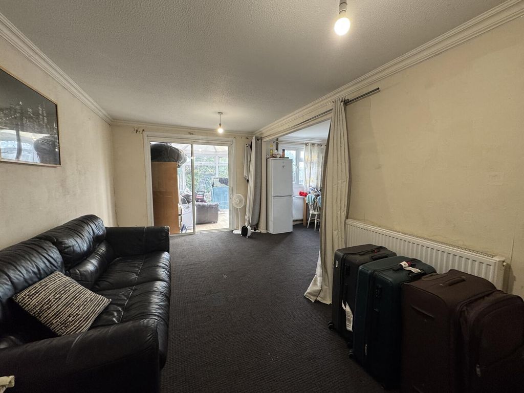 Property photo 3 of 11 Living Room