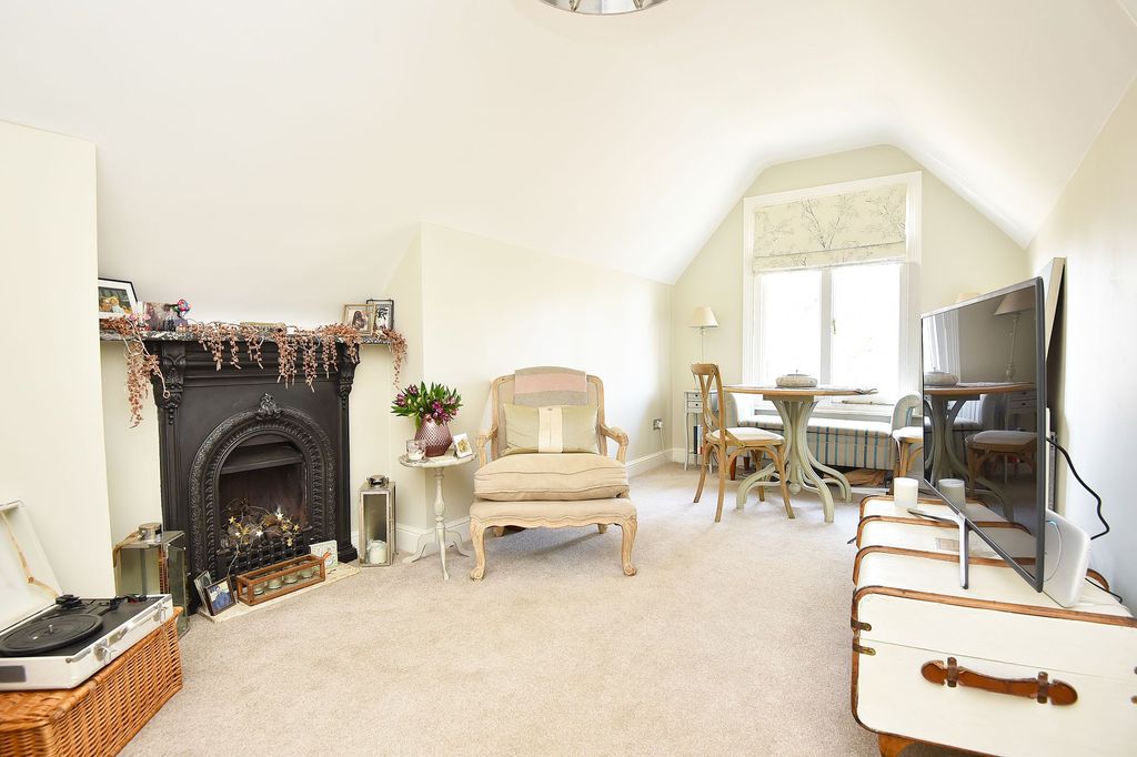 Property photo 3 of 7