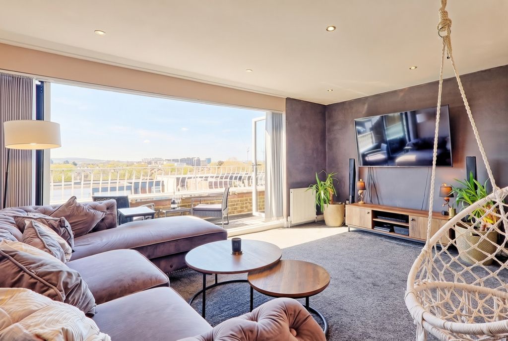 Property photo 3 of 19