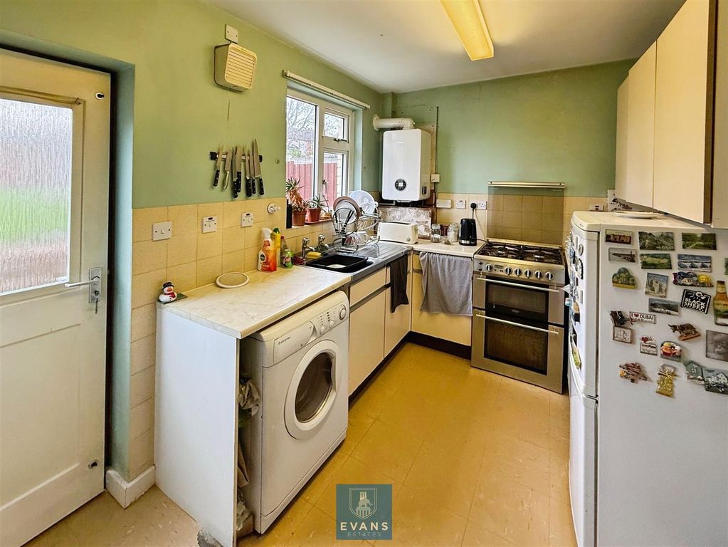 Property photo 2 of 8 Kitchen