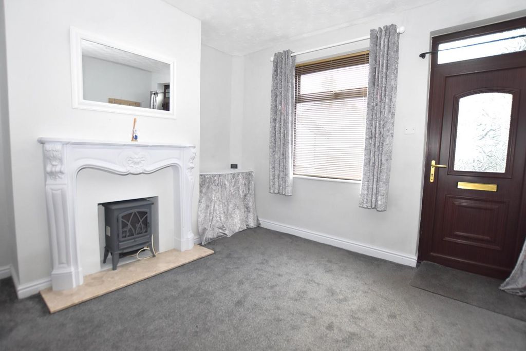 Property photo 3 of 16 Lounge 2 (2).Jpg