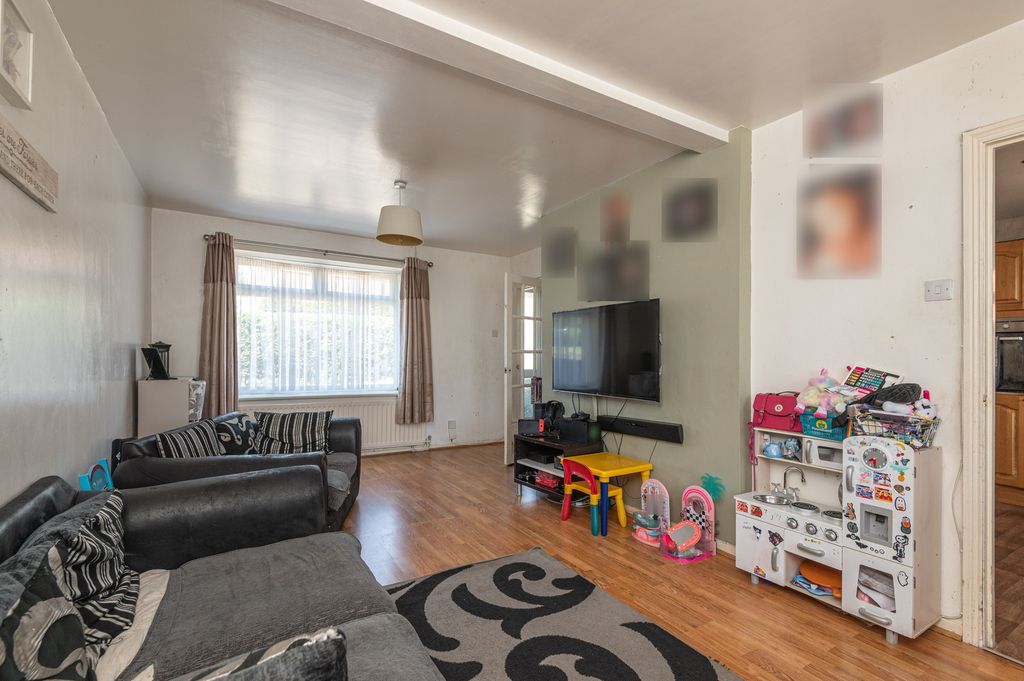 Property photo 2 of 25