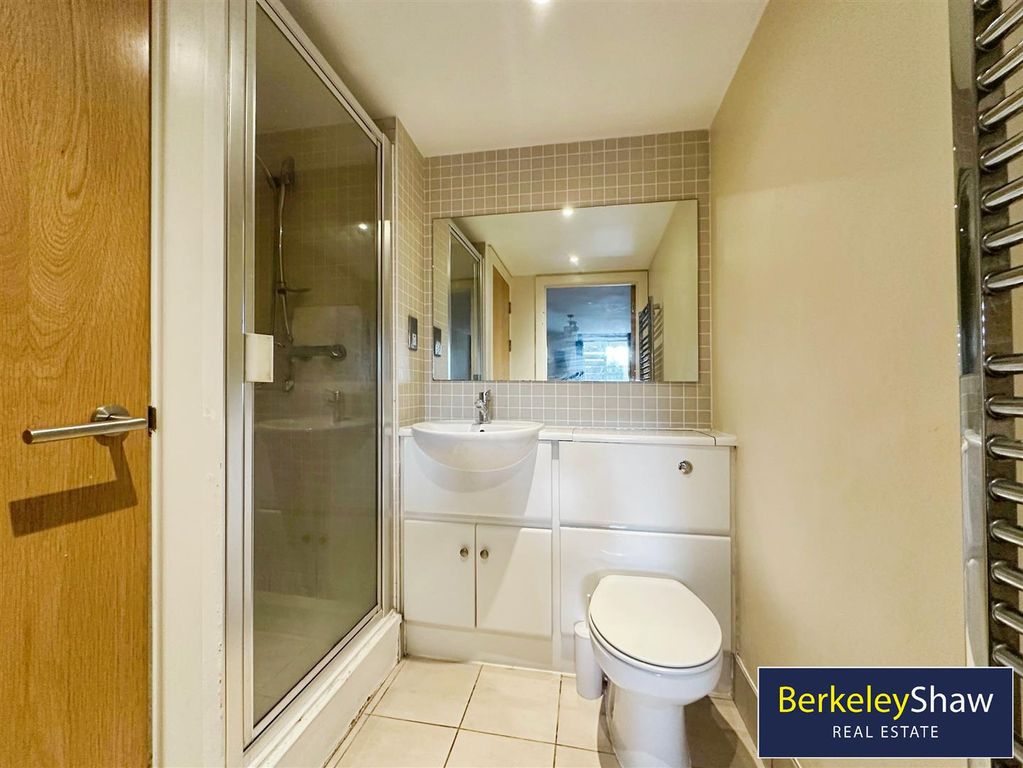 Property photo 3 of 12 En-Suite