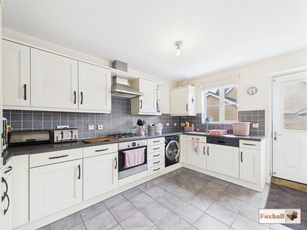 Property photo 3 of 21 Kitchen