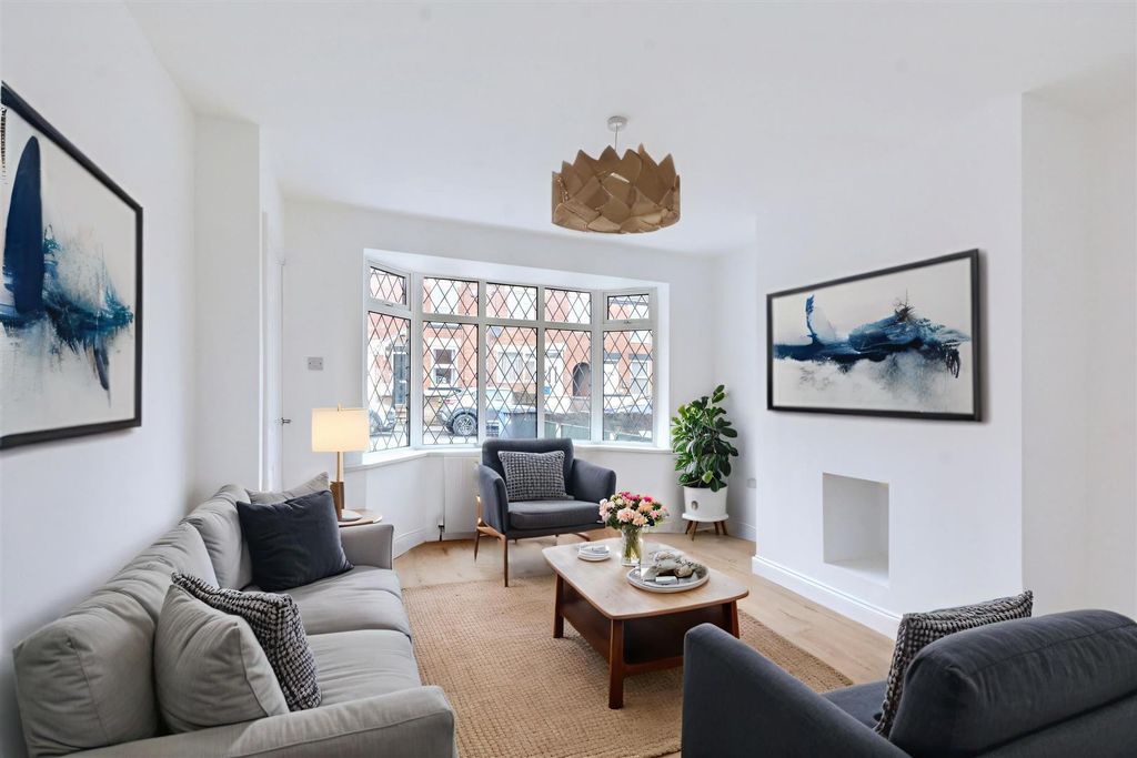 Property photo 2 of 18 Lounge_1 - 1 (1).Jpeg