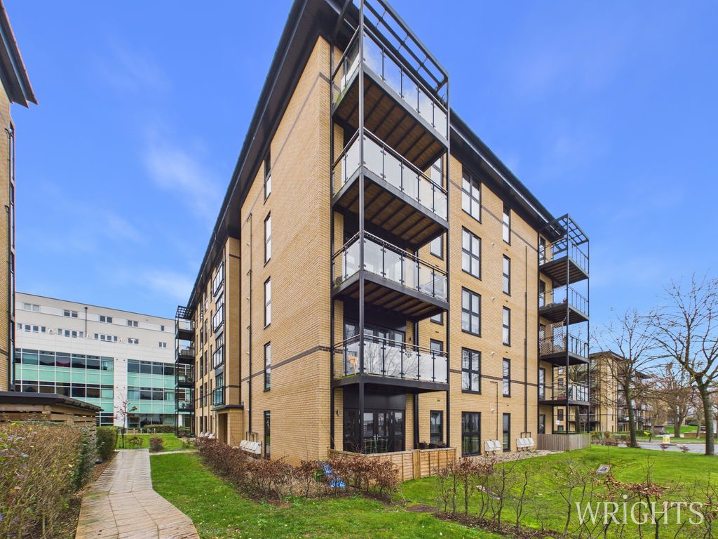 Property photo 1 of 14 Cam05659G0-Pr0086-Still020