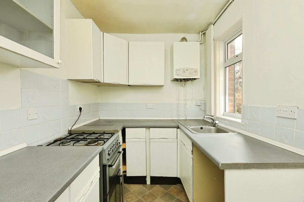 Property photo 3 of 20 Kitchen