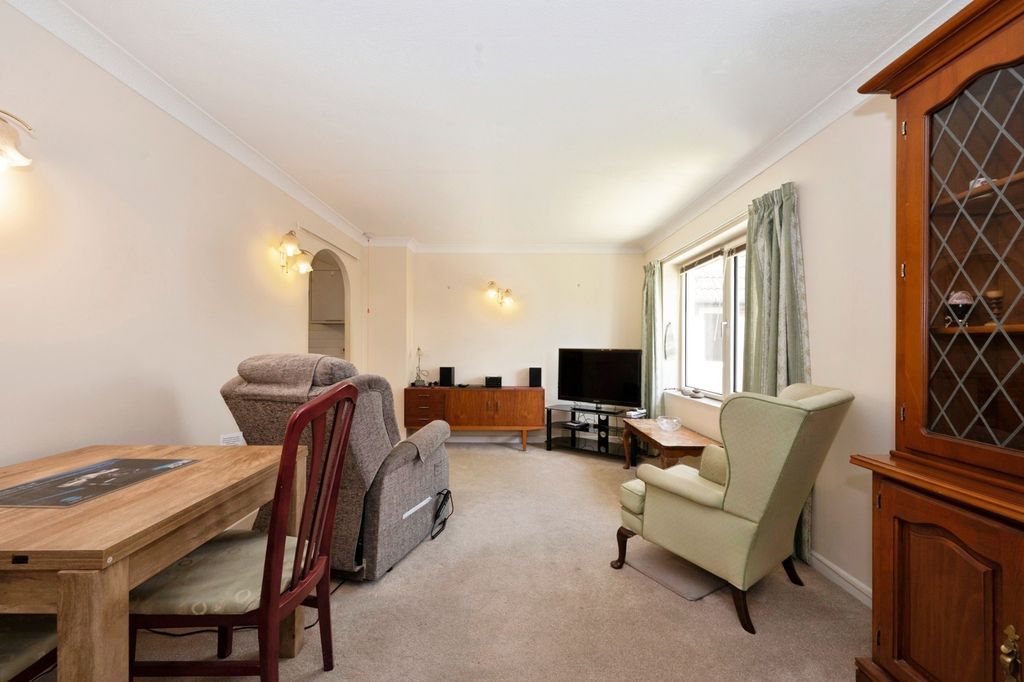 Property photo 2 of 12 Lounge