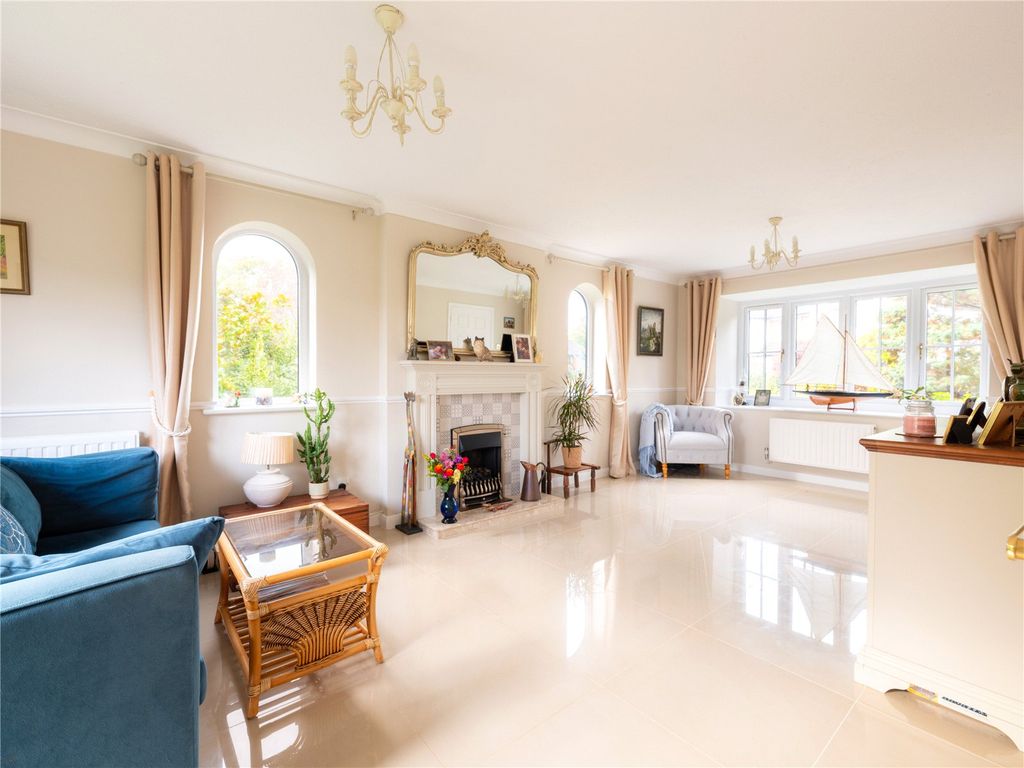 Property photo 2 of 21 Living Room