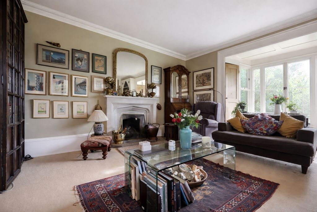 Property photo 3 of 46 F312B5F6-8CC9-4E43-8815-958D1EE263Ed