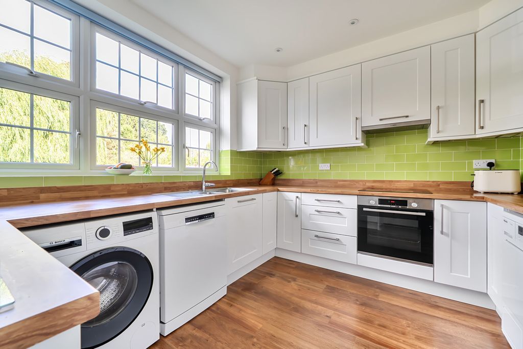 Property photo 2 of 22 1522395-3-6Ab3F24...