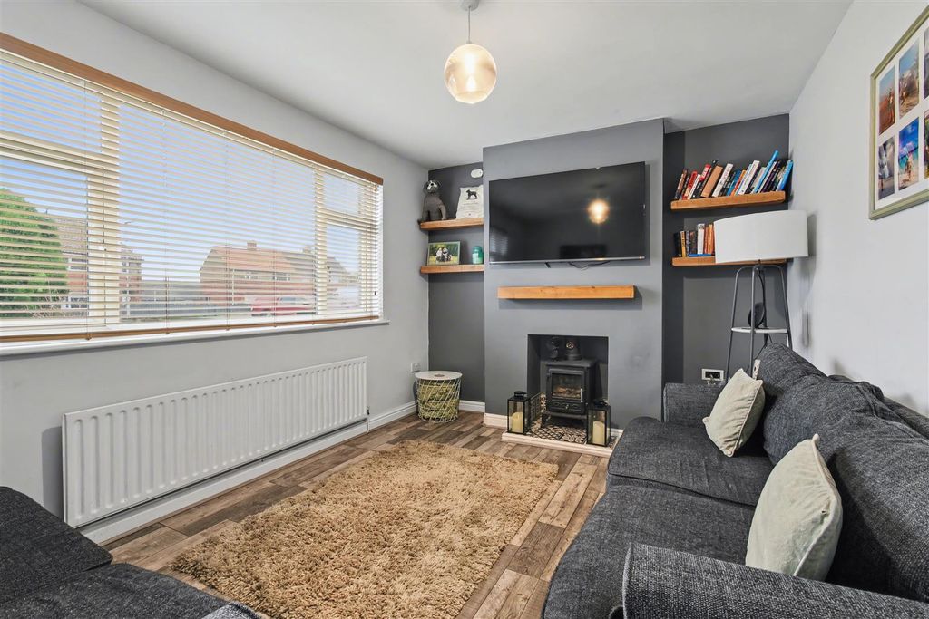 Property photo 2 of 15 Lounge