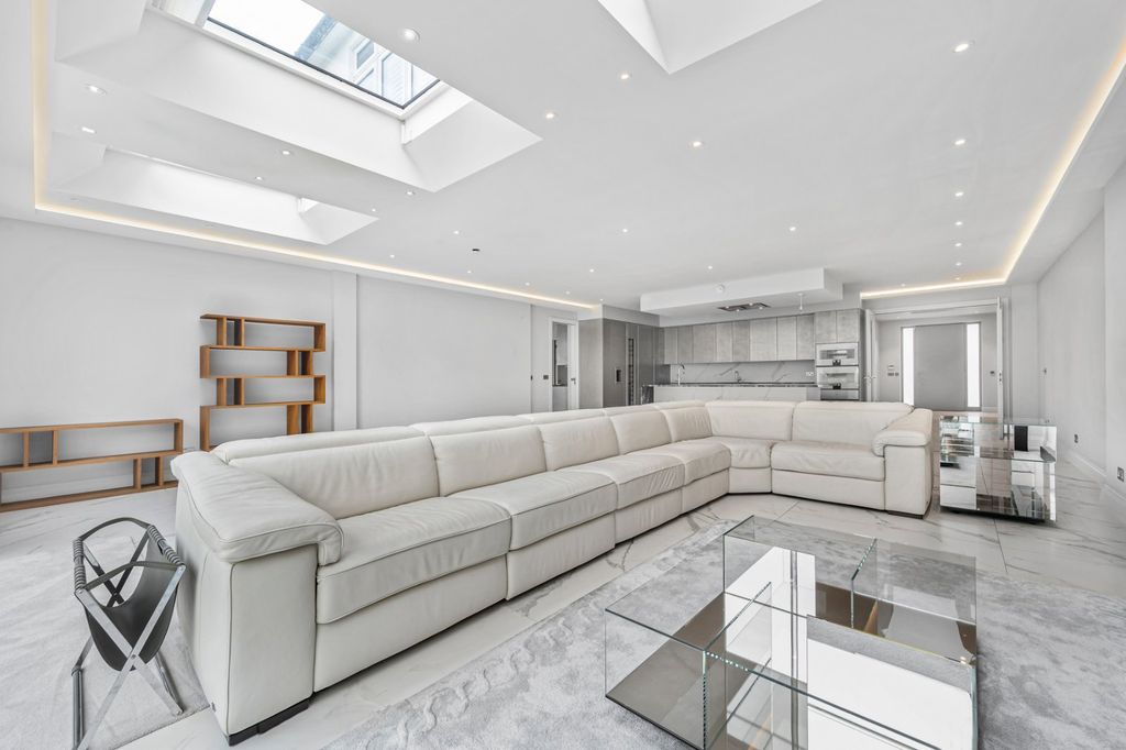 Property photo 3 of 23 Picture No. 23