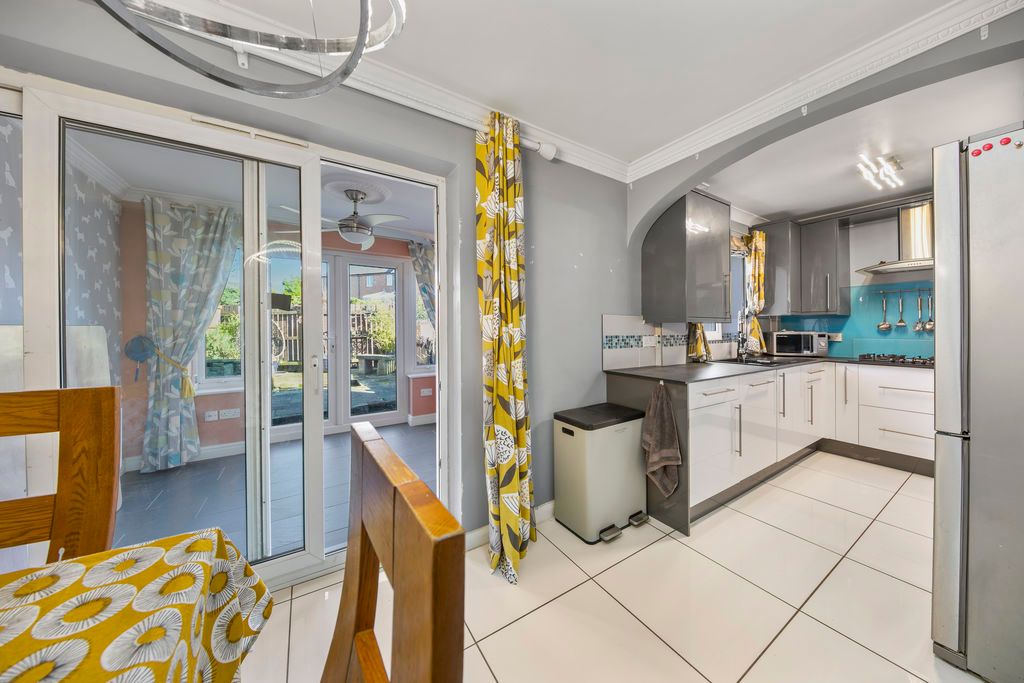 Property photo 3 of 20 Kitchen Diner