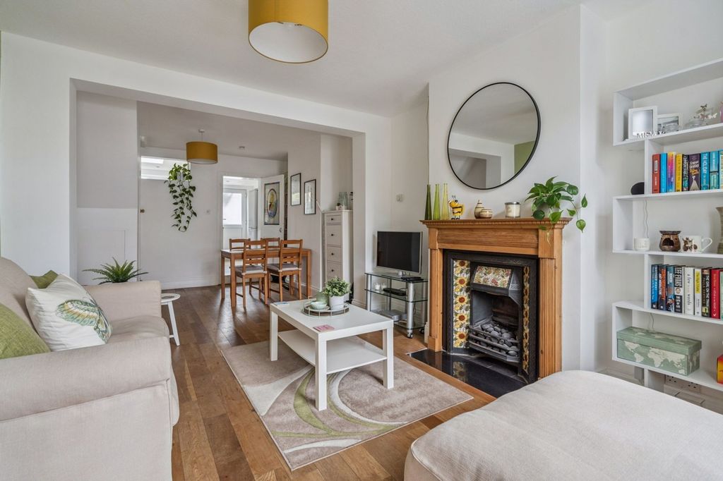 Property photo 3 of 11