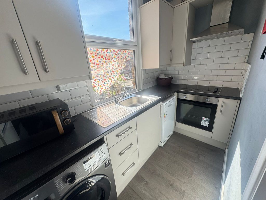Property photo 1 of 4 1 Bed Flat To Rent
